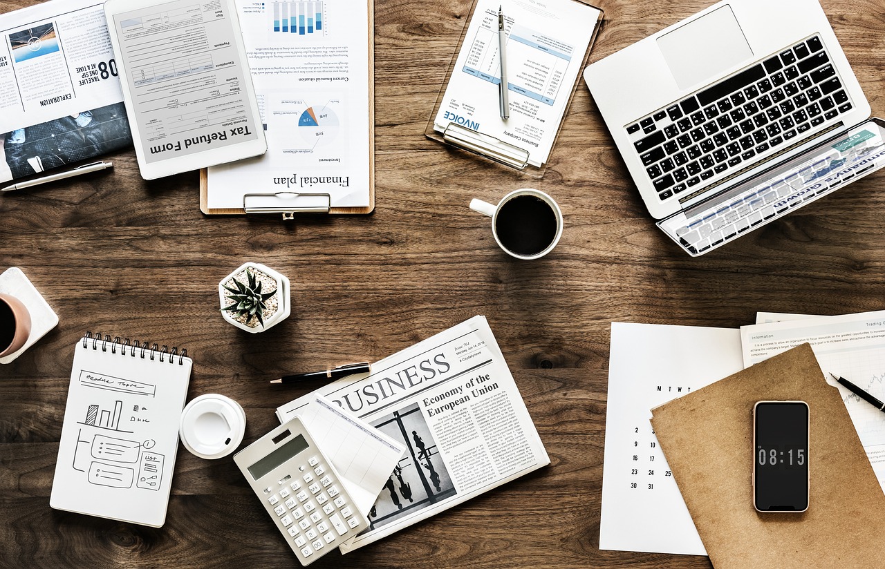 découvrez notre espace de travail moderne et fonctionnel, conçu pour stimuler la productivité et favoriser la collaboration.