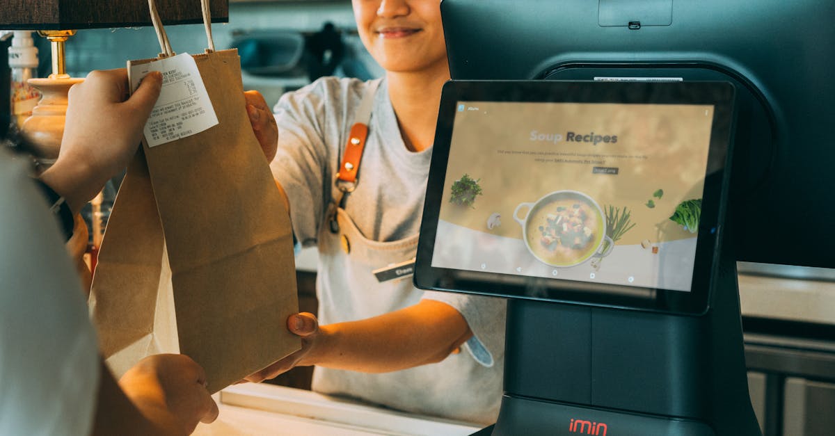 découvrez comment améliorer la satisfaction client grâce à des stratégies efficaces et des solutions adaptées. apprenez à écouter vos clients, répondre à leurs besoins et bâtir des relations durables pour garantir leur fidélité.