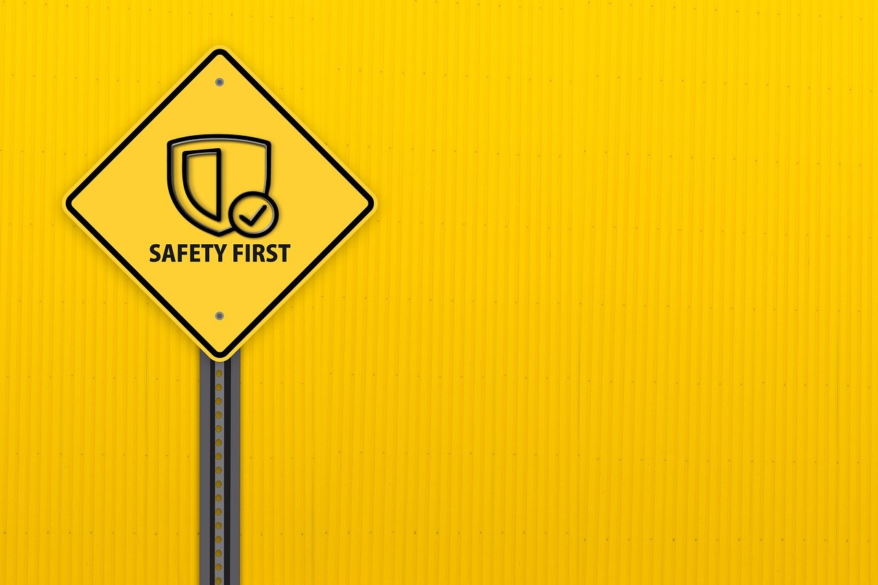 découvrez l'importance des marquages routiers pour assurer la sécurité des usagers de la route et prévenir les accidents.