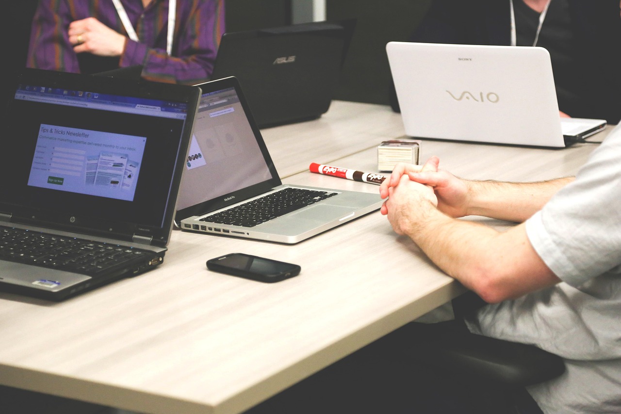 découvrez notre incubateur de startup : un espace dédié à l’accompagnement, au mentorat et au développement des jeunes entreprises innovantes. rejoignez un écosystème dynamique pour accélérer votre projet entrepreneurial !