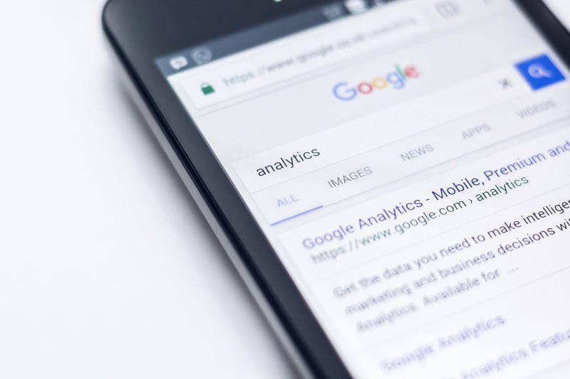 moteur de recherche : définition, fonctionnement et exemples en 2025